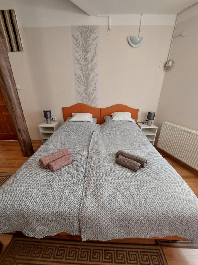 Csaladbarat Vendeglak Szegedi Maganszallashely 9 Fo Reszere, Nagycsaladok Es Barati Tarsasagok Reszere 外观 照片