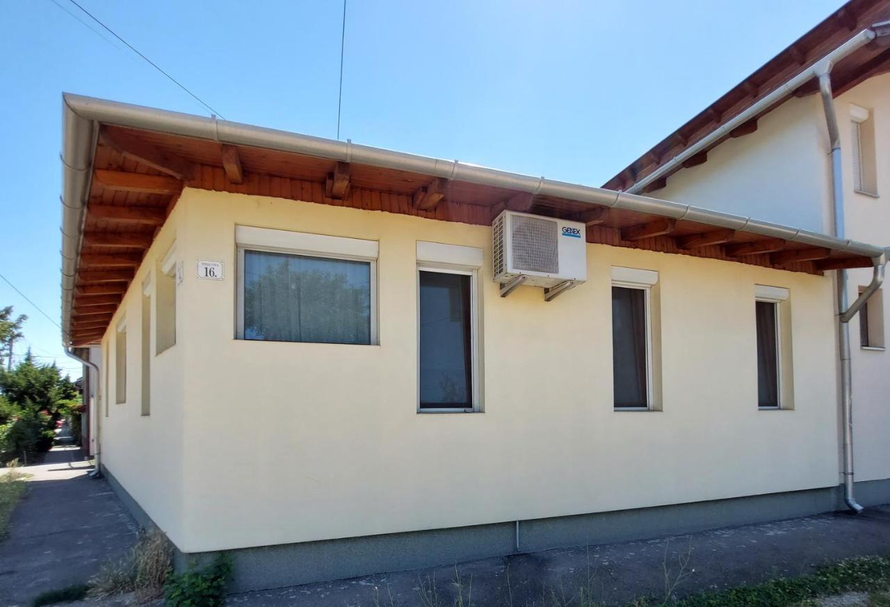 Csaladbarat Vendeglak Szegedi Maganszallashely 9 Fo Reszere, Nagycsaladok Es Barati Tarsasagok Reszere 外观 照片